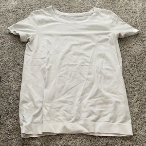 Lululemon White t-shirt